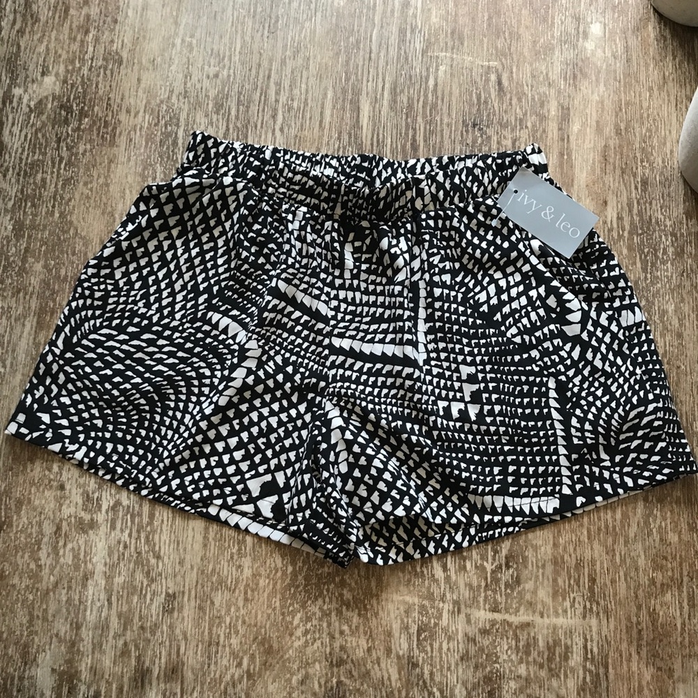NWT BLACK AND WHITE TYCHE SHORTS🛍
